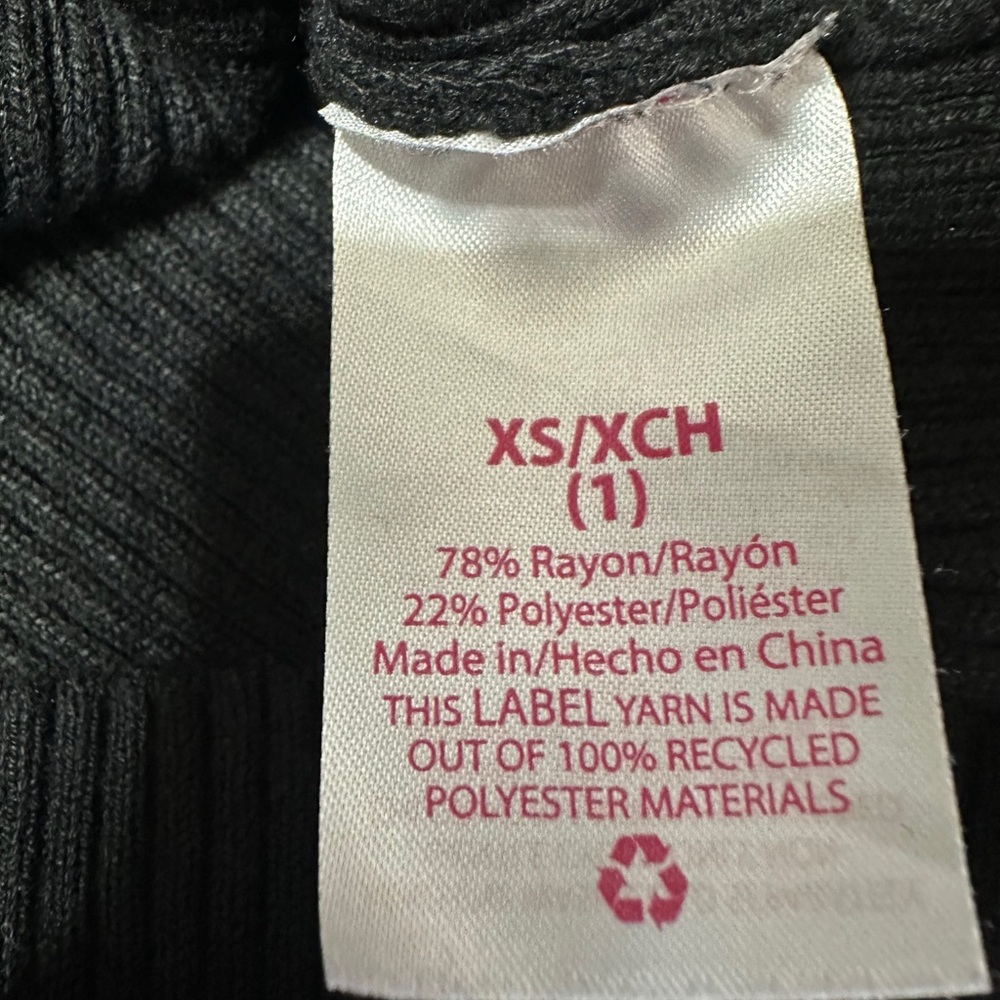 Black Ribbed V-Neck Top - Picture 6 of 7